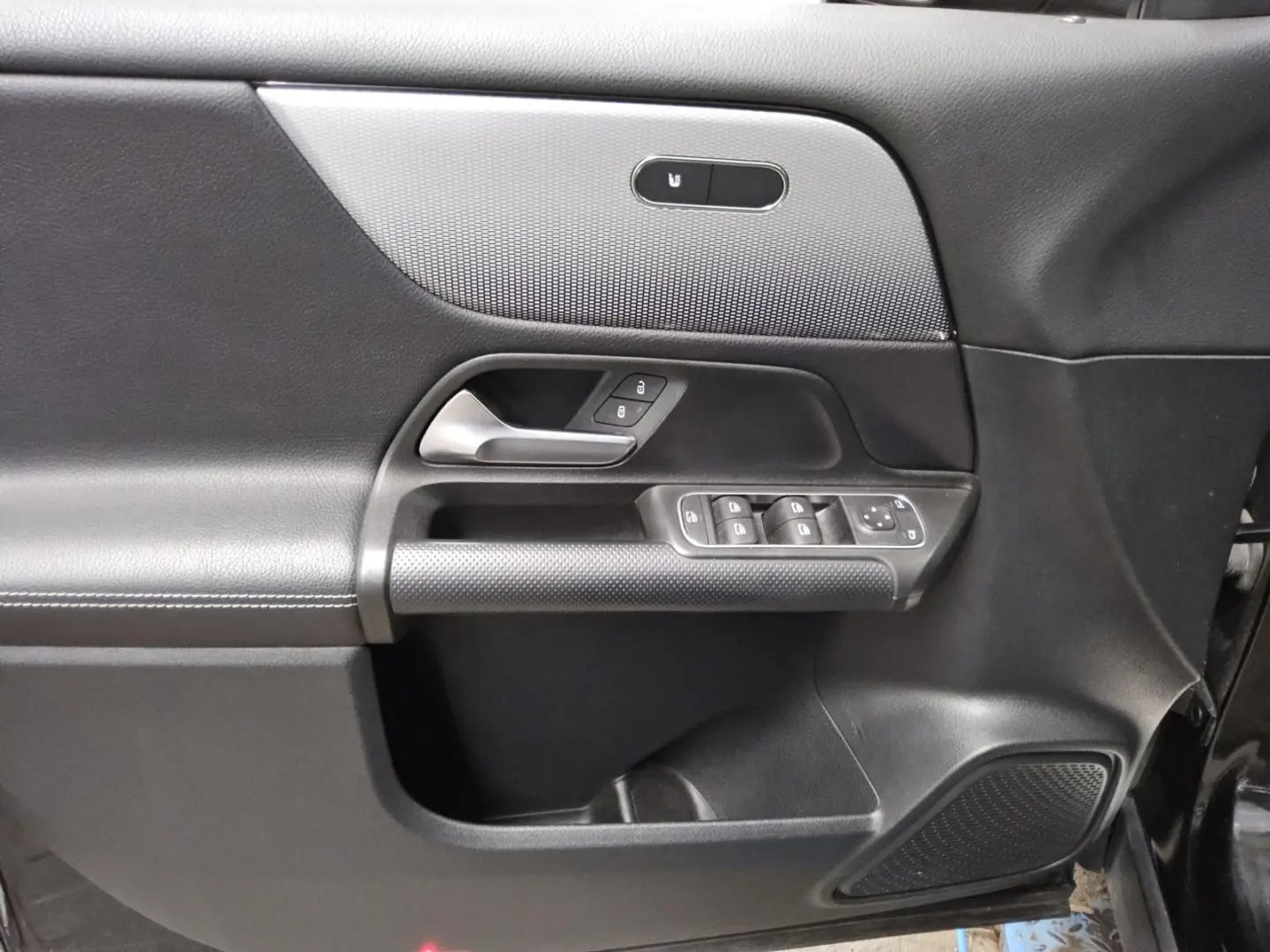 MERCEDES BENZ GLB200 d Style LED LEASING