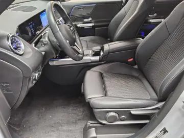 MERCEDES BENZ GLB200 Progressive Night Multibeam