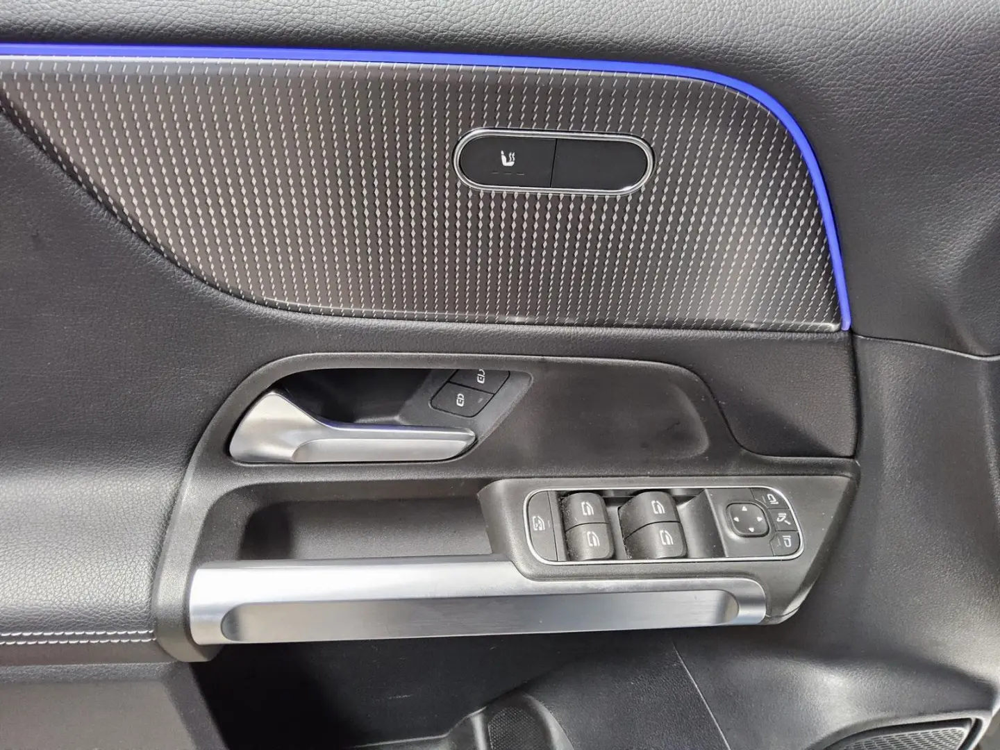 MERCEDES BENZ GLB200 Progressive Night Multibeam