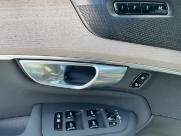 Volvo XC90 Recharge T8 Plus Dark