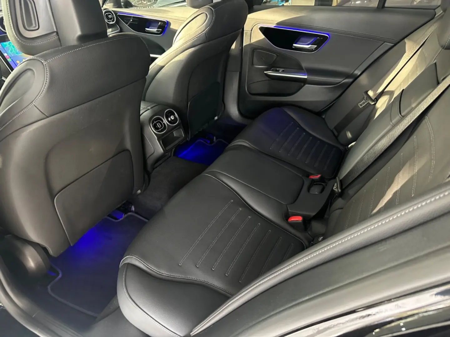 C 300 e Limo*AMG-LINE*KAMERA*CARPLAY*NIGHT*LEDER