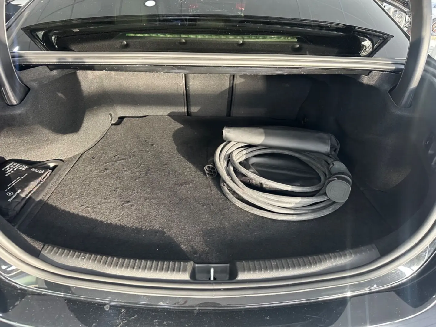 C 300 e Limo*AMG-LINE*KAMERA*CARPLAY*NIGHT*LEDER