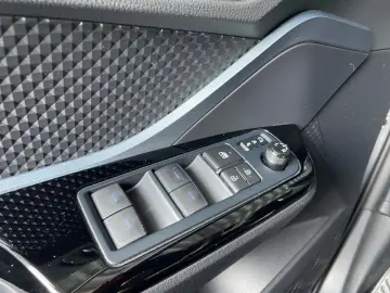 C-HR 2.0 Hybrid Team D *LED*ACC*CarPlay*CAM*SHZ*