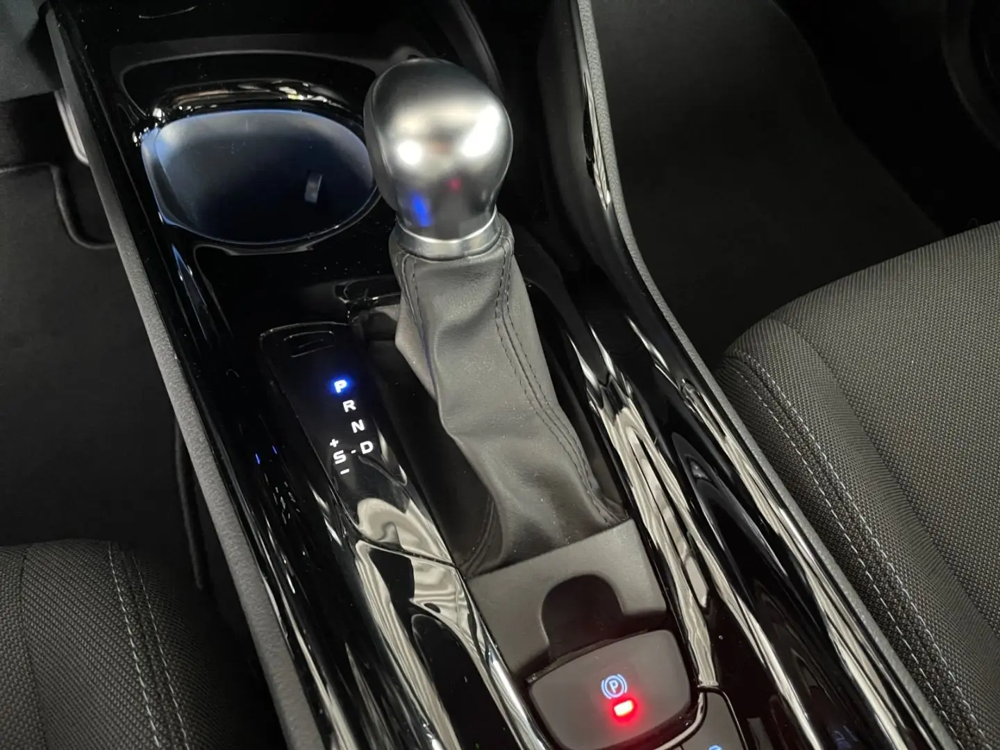 C-HR 2.0 Hybrid Team D *LED*ACC*CarPlay*CAM*SHZ*