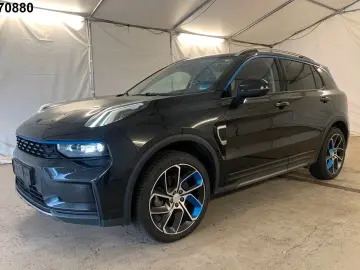 Lynk&Co 01 PHEV Pano ACC 20