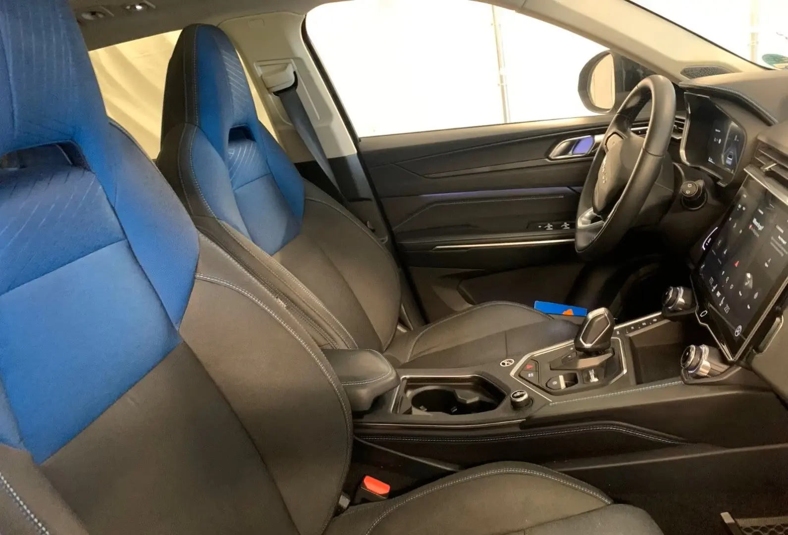 Lynk&Co 01 PHEV Pano ACC 20