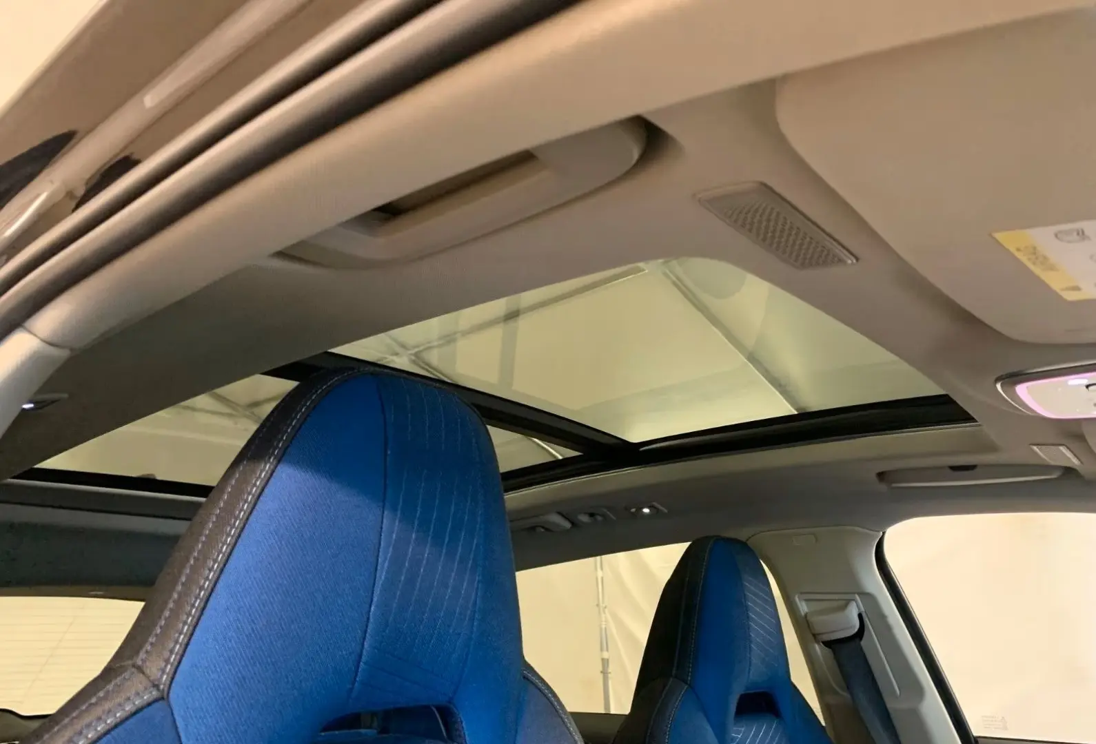 Lynk&Co 01 PHEV Pano ACC 20