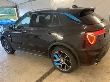 Lynk&Co 01 PHEV Pano ACC 20