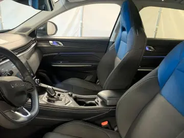 Lynk&Co 01 PHEV Pano ACC 20