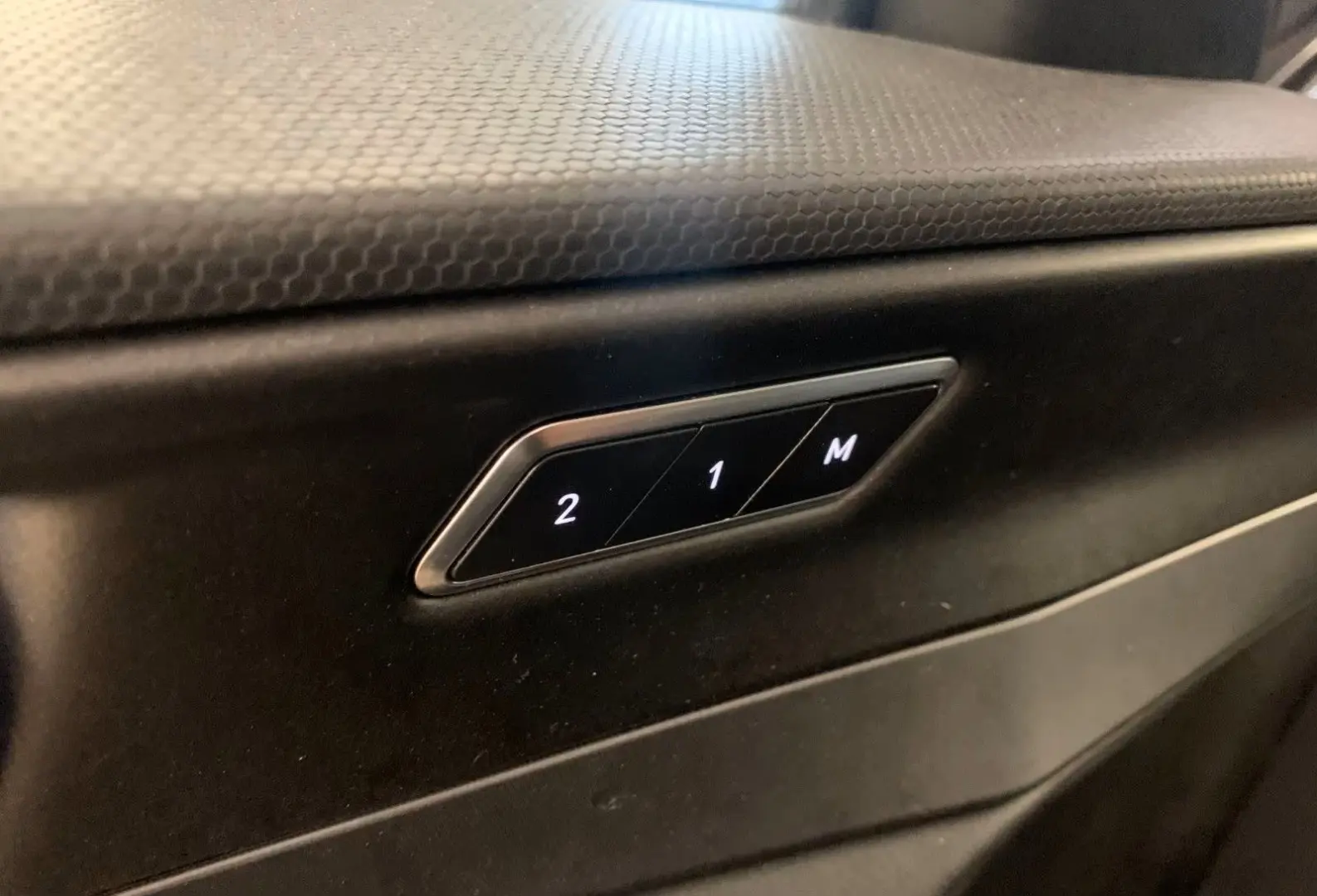Lynk&Co 01 PHEV Pano ACC 20