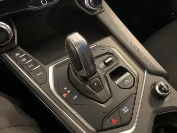 Lynk&Co 01 PHEV Pano ACC 20