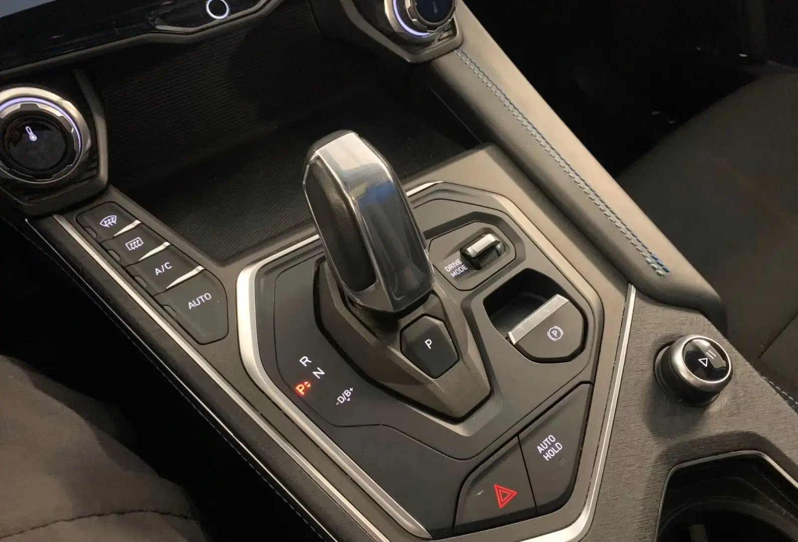 Lynk&Co 01 PHEV Pano ACC 20