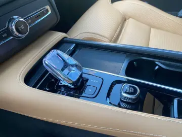 XC90 T8 Plus Bright AWD AHK 360 Pano Head-Up Bow