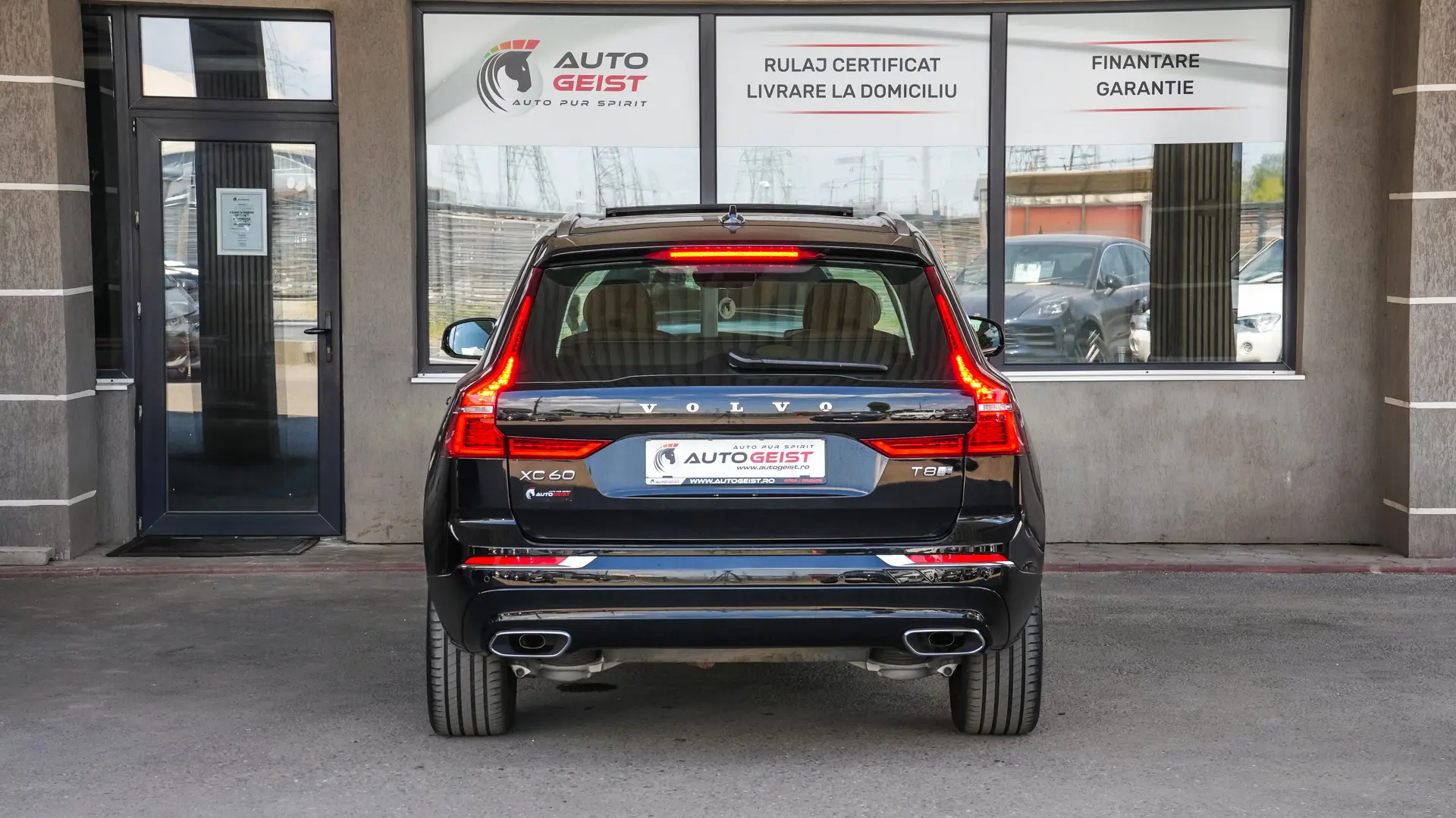VOLVO XC60 T8