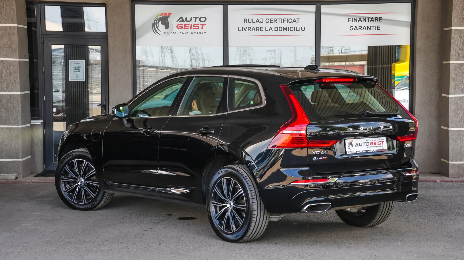 VOLVO XC60 T8