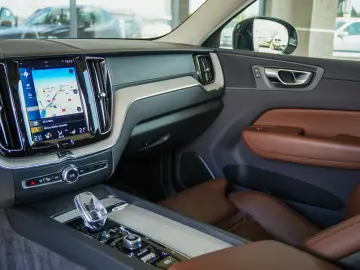 VOLVO XC60 T8
