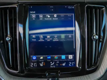 VOLVO XC60 T8