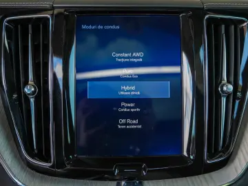 VOLVO XC60 T8