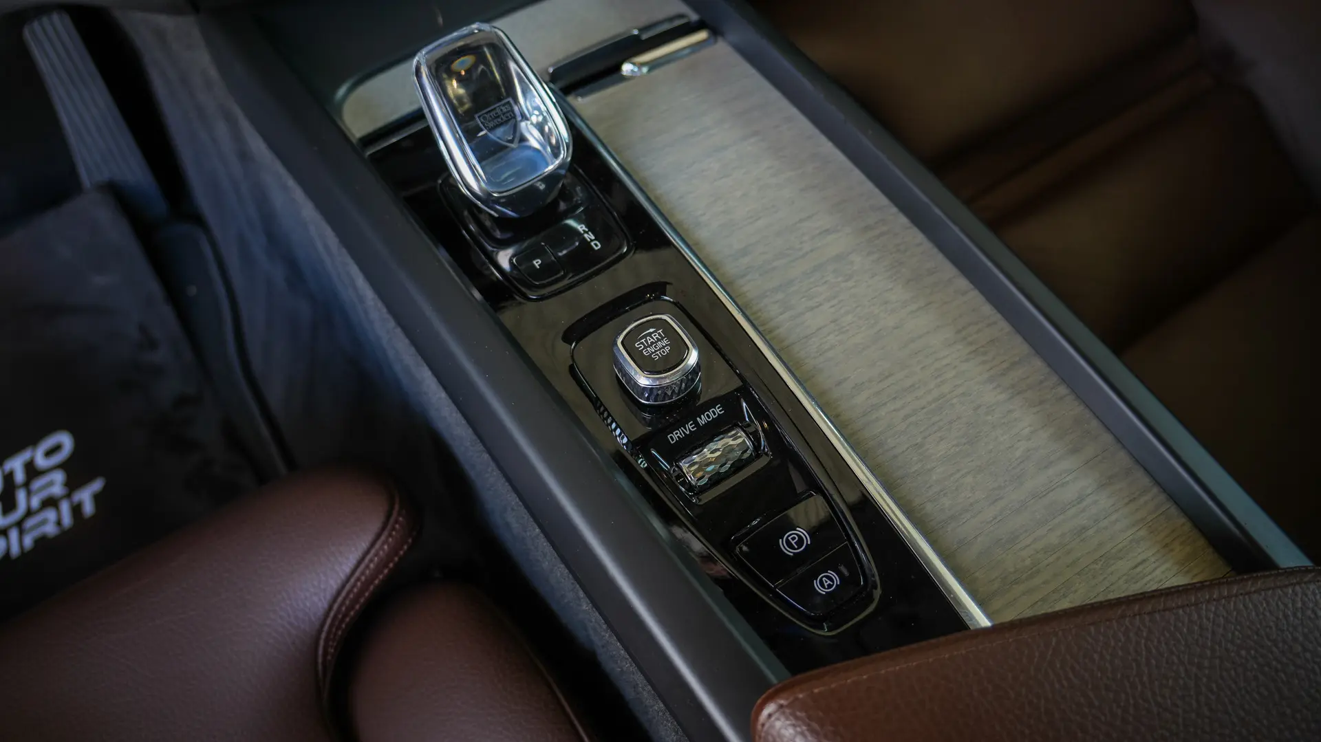 VOLVO XC60 T8