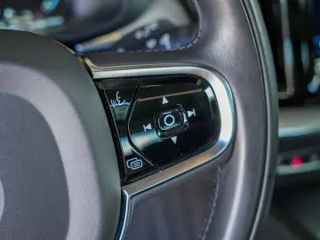 VOLVO XC60 T8