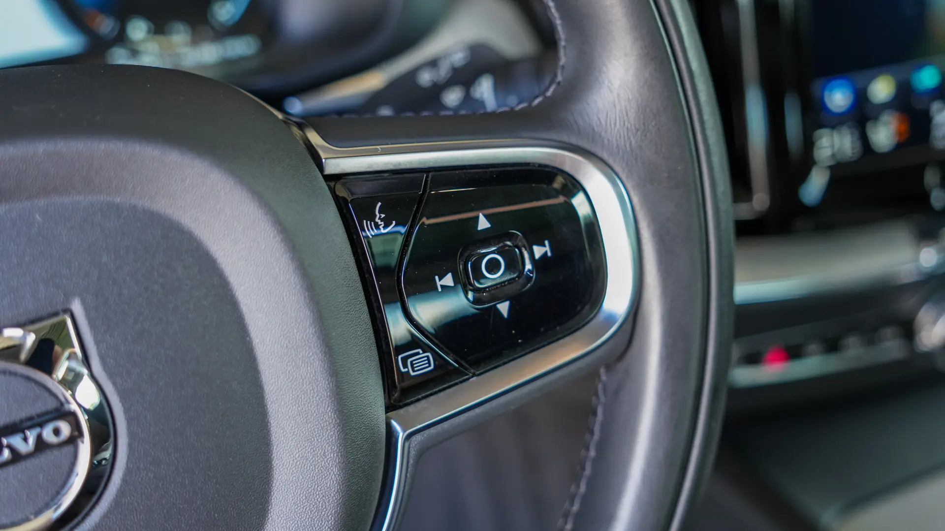 VOLVO XC60 T8