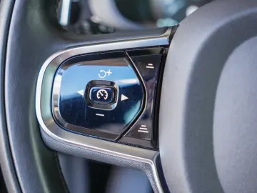 VOLVO XC60 T8