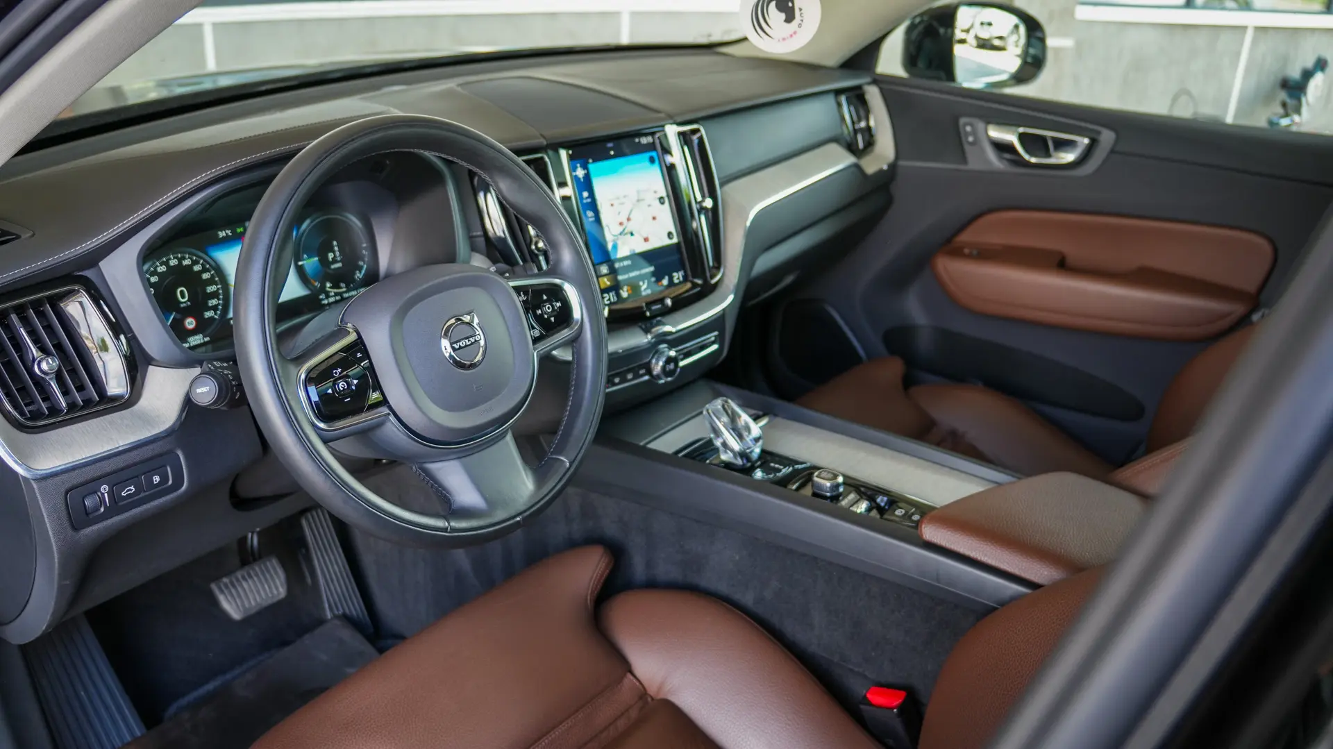 VOLVO XC60 T8