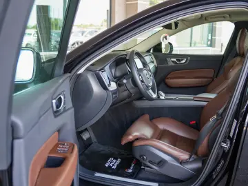 VOLVO XC60 T8