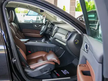 VOLVO XC60 T8
