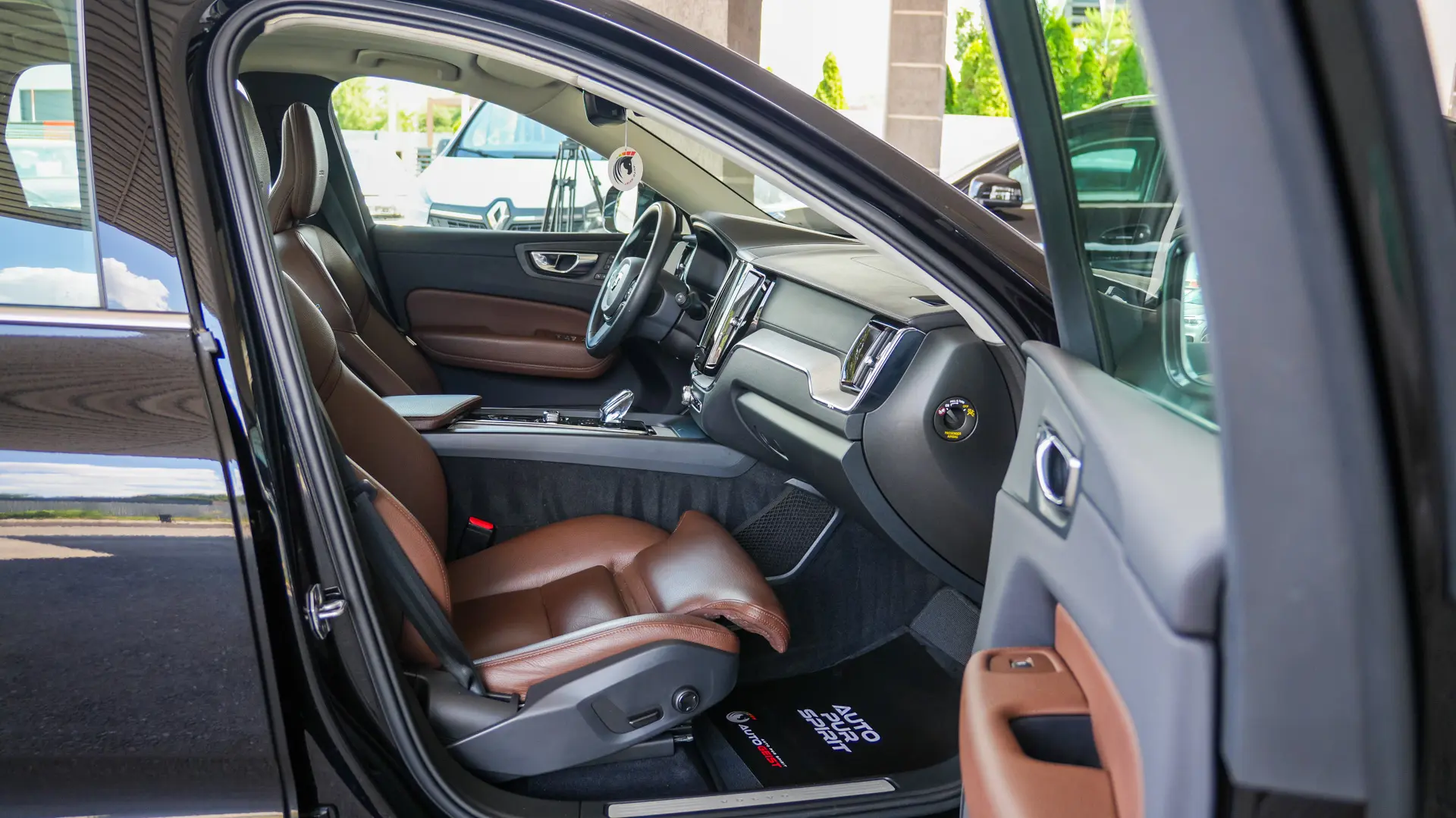 VOLVO XC60 T8