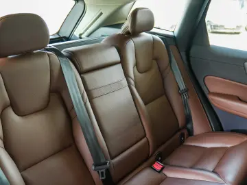VOLVO XC60 T8