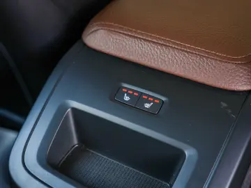 VOLVO XC60 T8