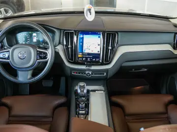 VOLVO XC60 T8