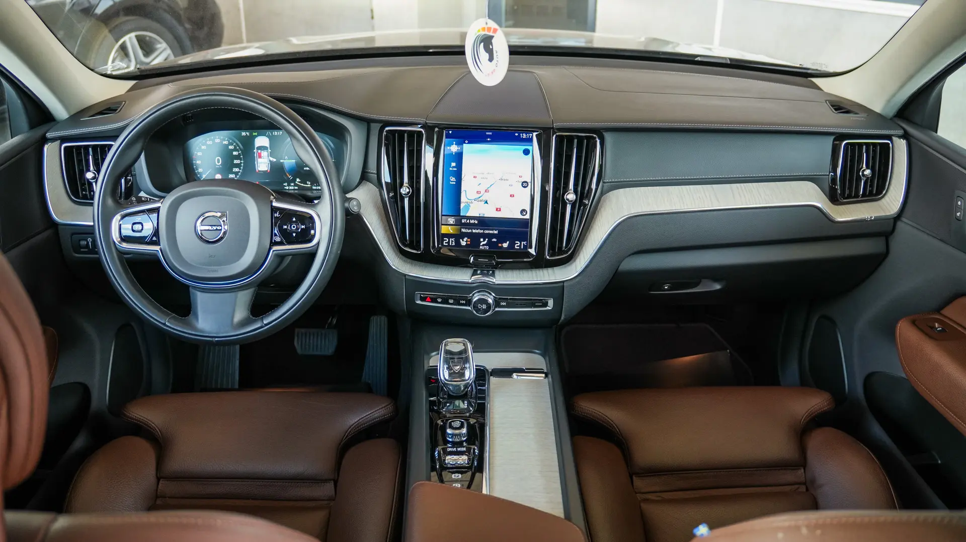 VOLVO XC60 T8