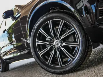 VOLVO XC60 T8