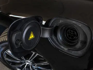 VOLVO XC60 T8