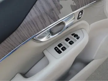 XC90+Recharge+T8+AWD+GT+Standhg+Lenkradhg+PilotA