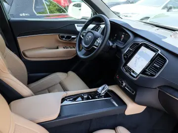 XC90 T8 AWD Plus Bright NP:106.180,-//FOUR-C/AHK