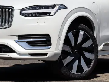 XC90 T8 AWD Plus Bright NP:106.180,-//FOUR-C/AHK
