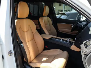 XC90 T8 AWD Plus Bright NP:106.180,-//FOUR-C/AHK