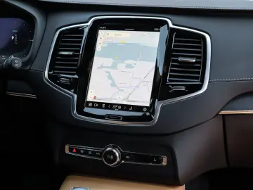XC90 T8 AWD Plus Bright NP:106.180,-//FOUR-C/AHK