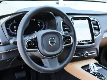 XC90 T8 AWD Plus Bright NP:106.180,-//FOUR-C/AHK