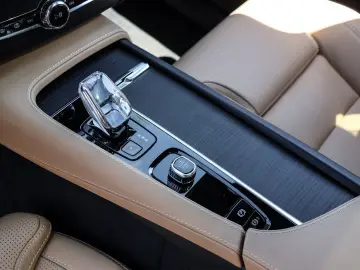 XC90 T8 AWD Plus Bright NP:106.180,-//FOUR-C/AHK