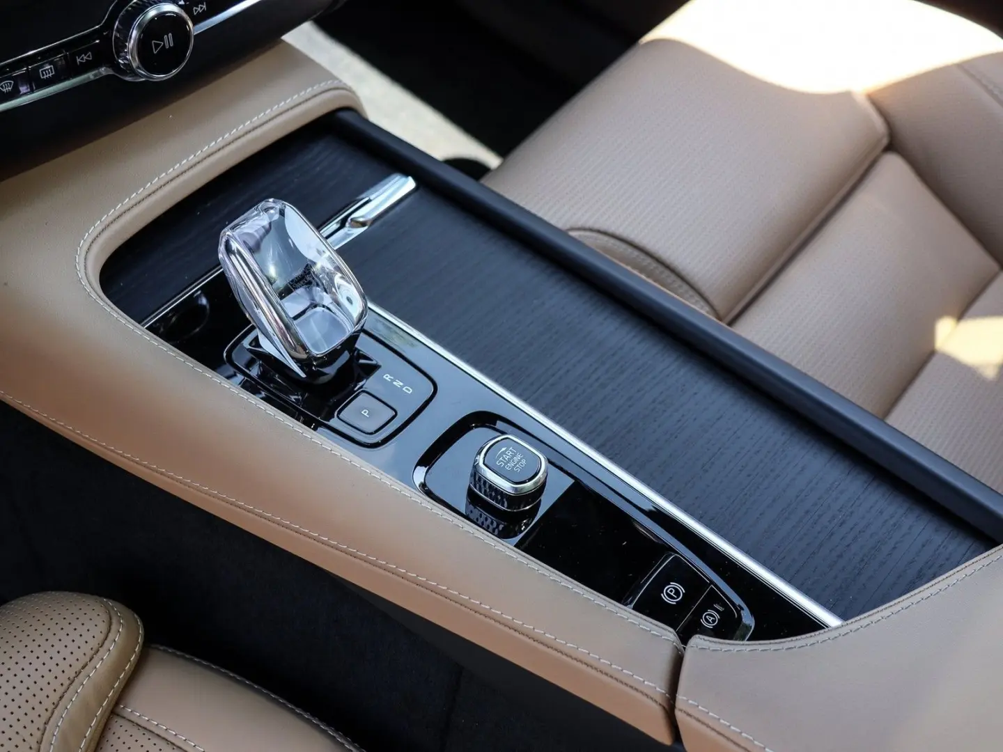 XC90 T8 AWD Plus Bright NP:106.180,-//FOUR-C/AHK