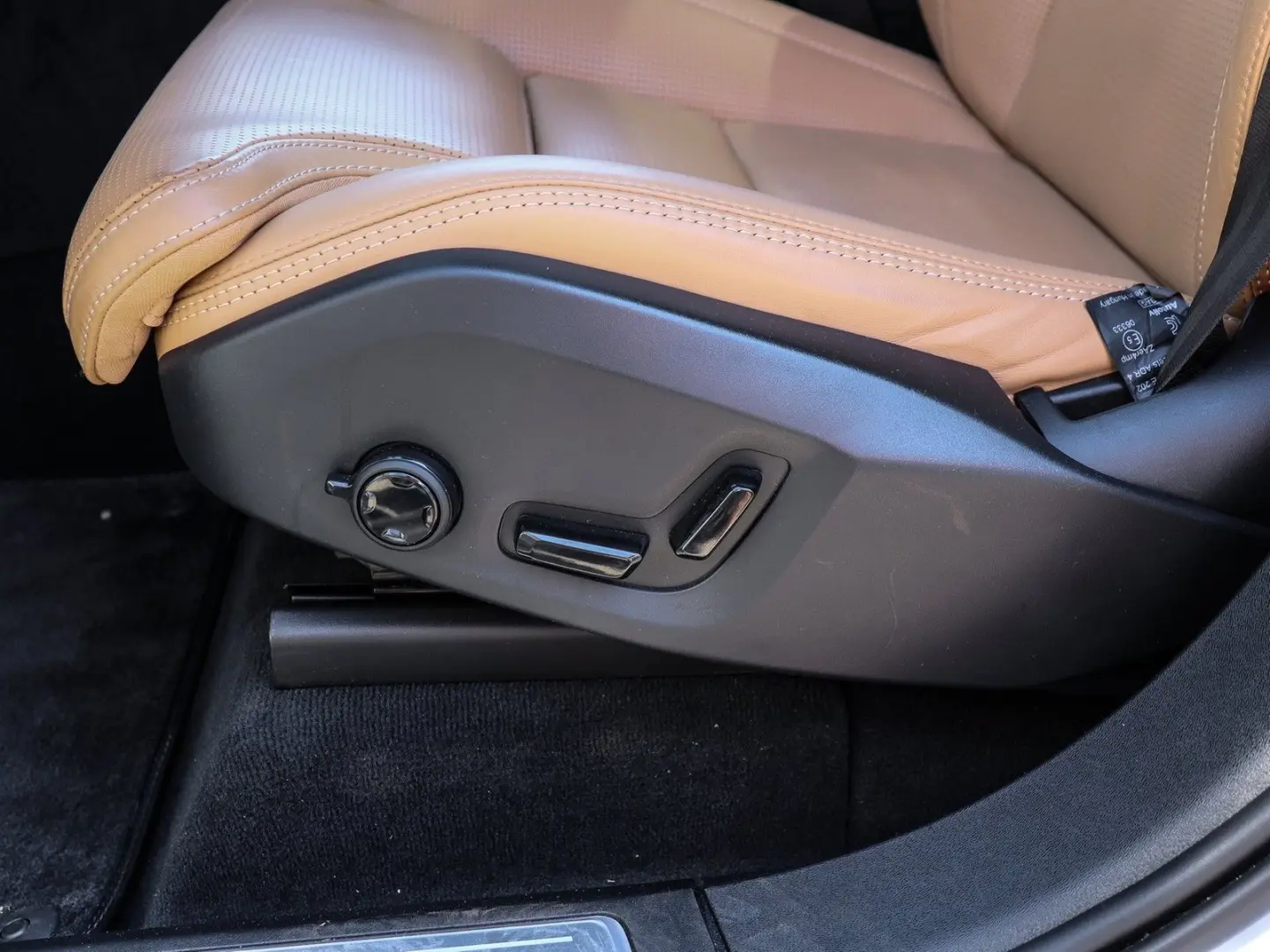 XC90 T8 AWD Plus Bright NP:106.180,-//FOUR-C/AHK