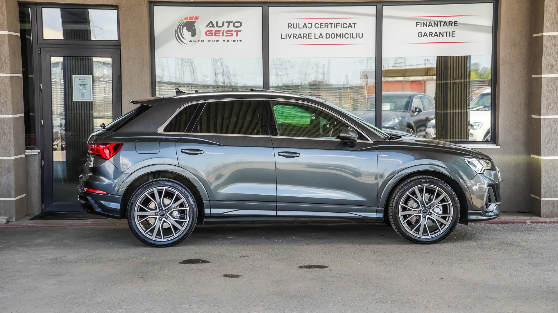 AUDI Q3 40 2.0TFSI S LINE