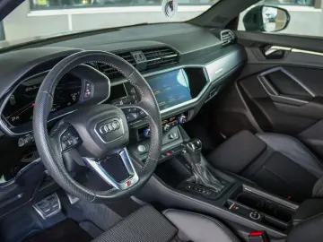 AUDI Q3 40 2.0TFSI S LINE