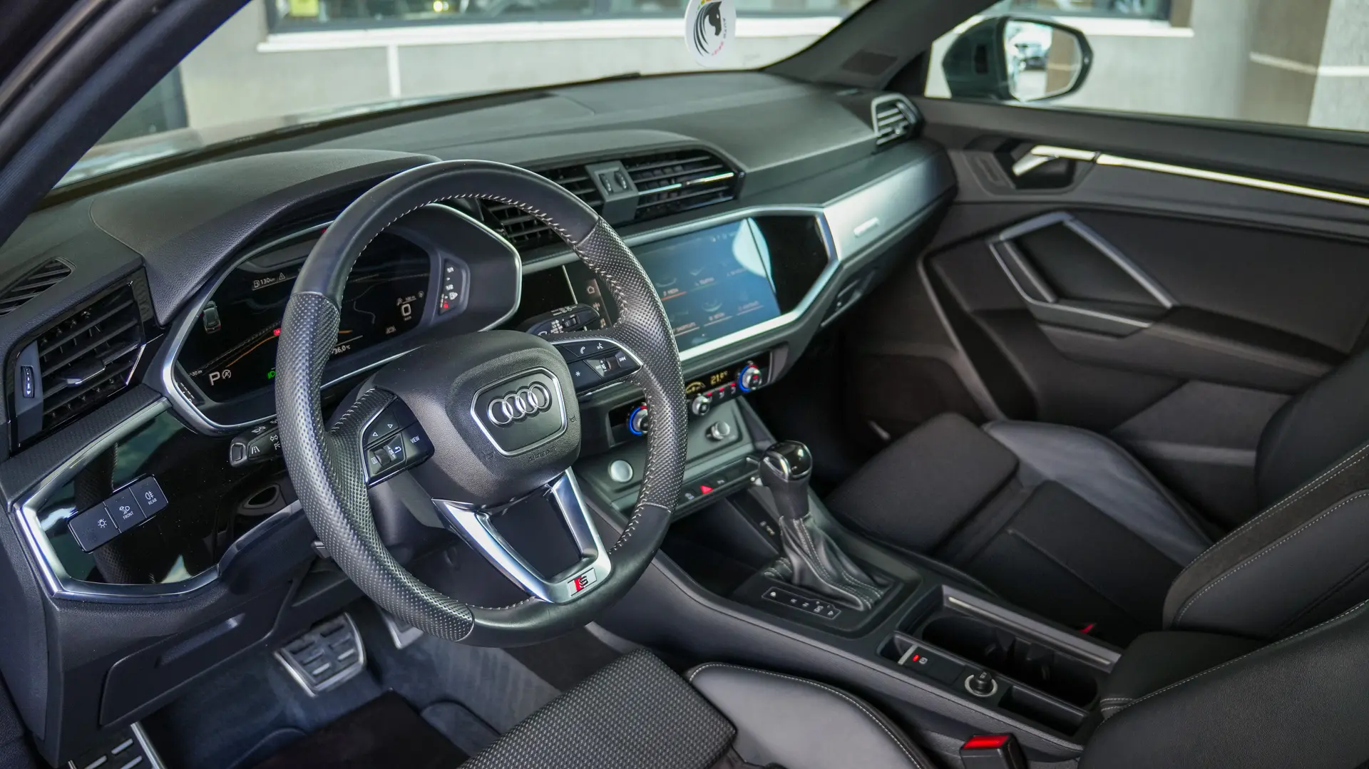 AUDI Q3 40 2.0TFSI S LINE