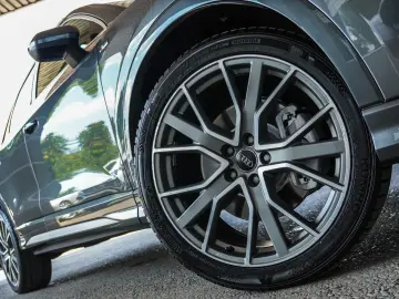 AUDI Q3 40 2.0TFSI S LINE