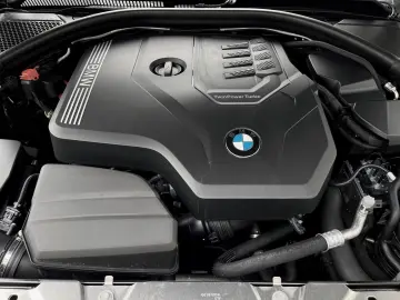 330i xDrive Limousine M SPORTPAKET *9tkm* Leder 